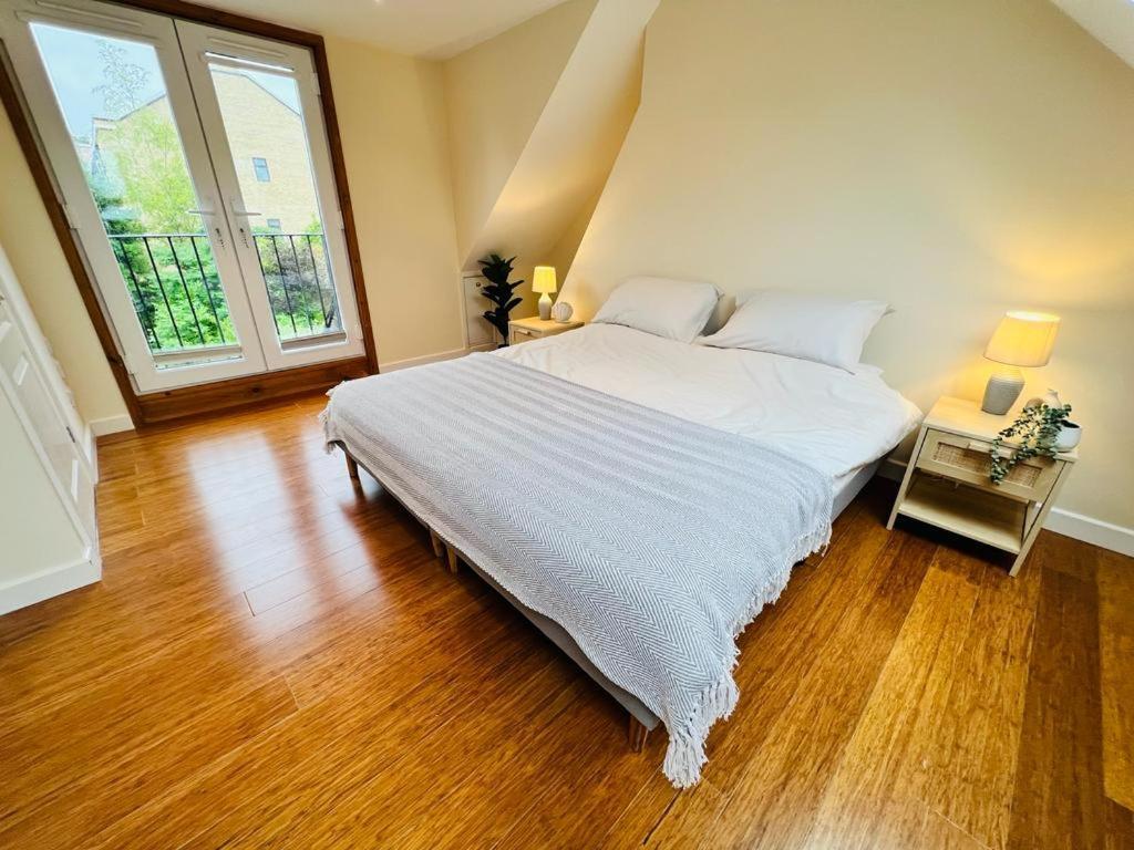 Family Home In Hampshire - Sleeps Up To 9 People With 3 Parking Spaces Winchester Bagian luar foto